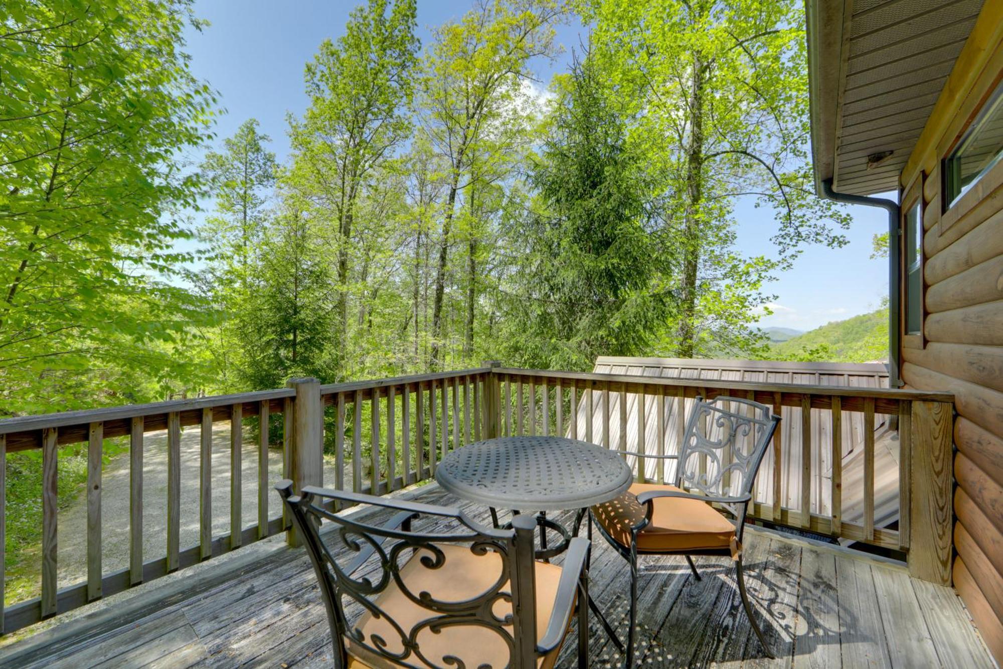 Bryson City Cabin With Hot Tub And Mountain Views! Bagian luar foto