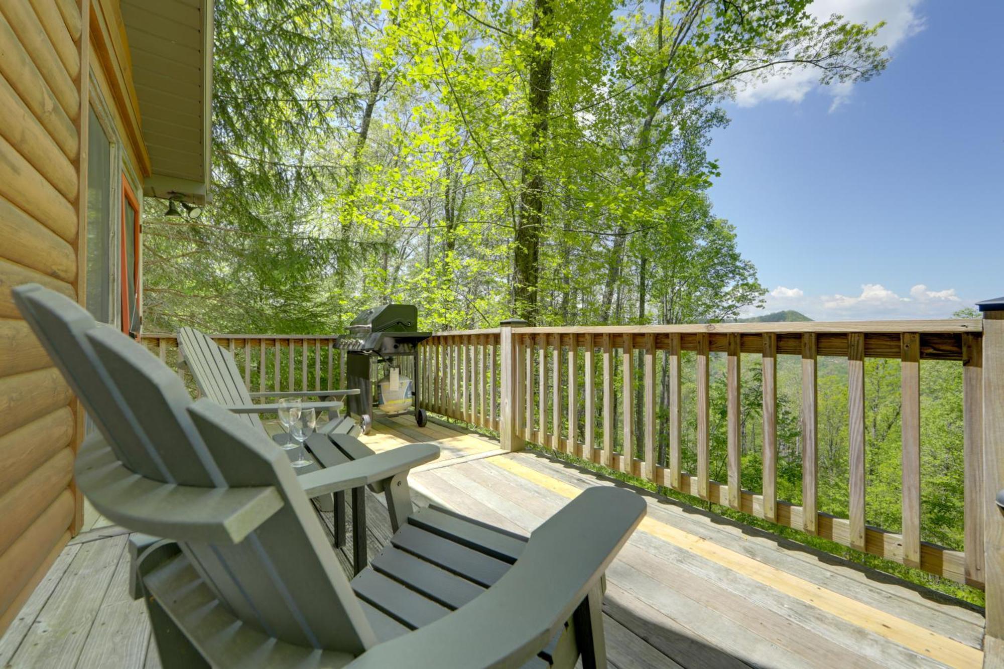 Bryson City Cabin With Hot Tub And Mountain Views! Bagian luar foto