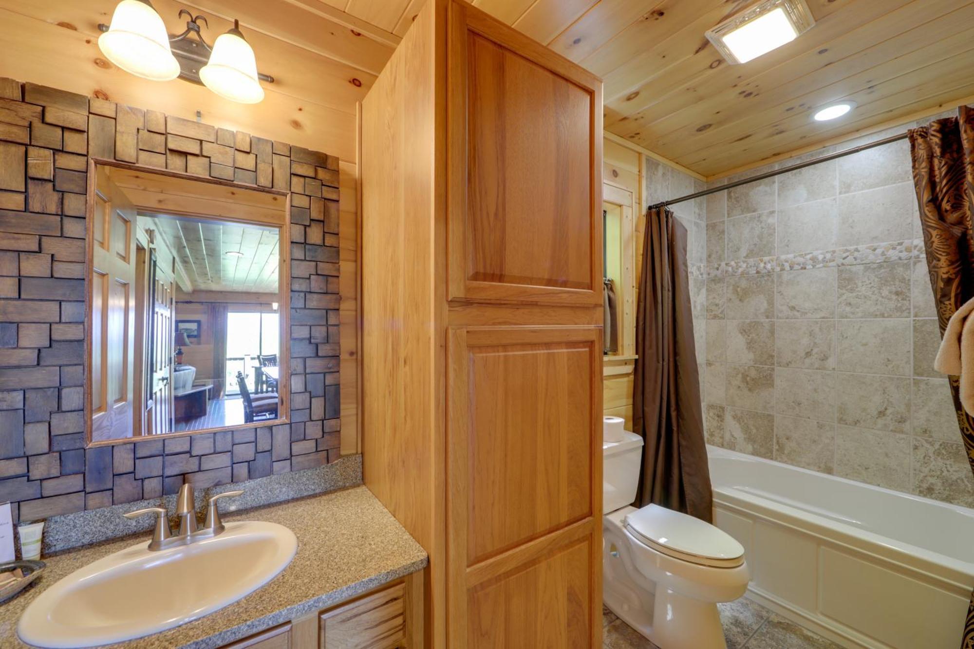 Bryson City Cabin With Hot Tub And Mountain Views! Bagian luar foto