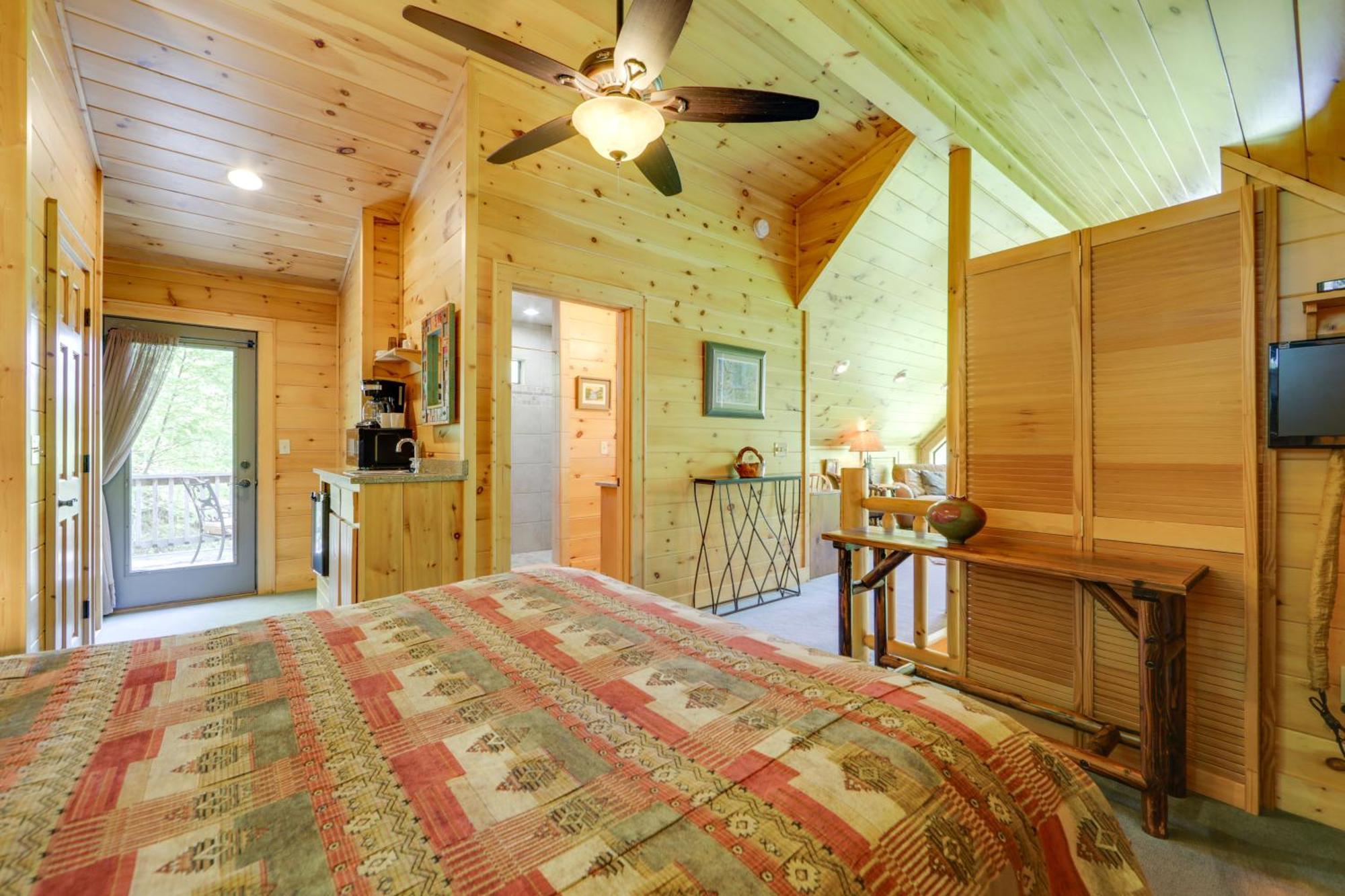 Bryson City Cabin With Hot Tub And Mountain Views! Bagian luar foto