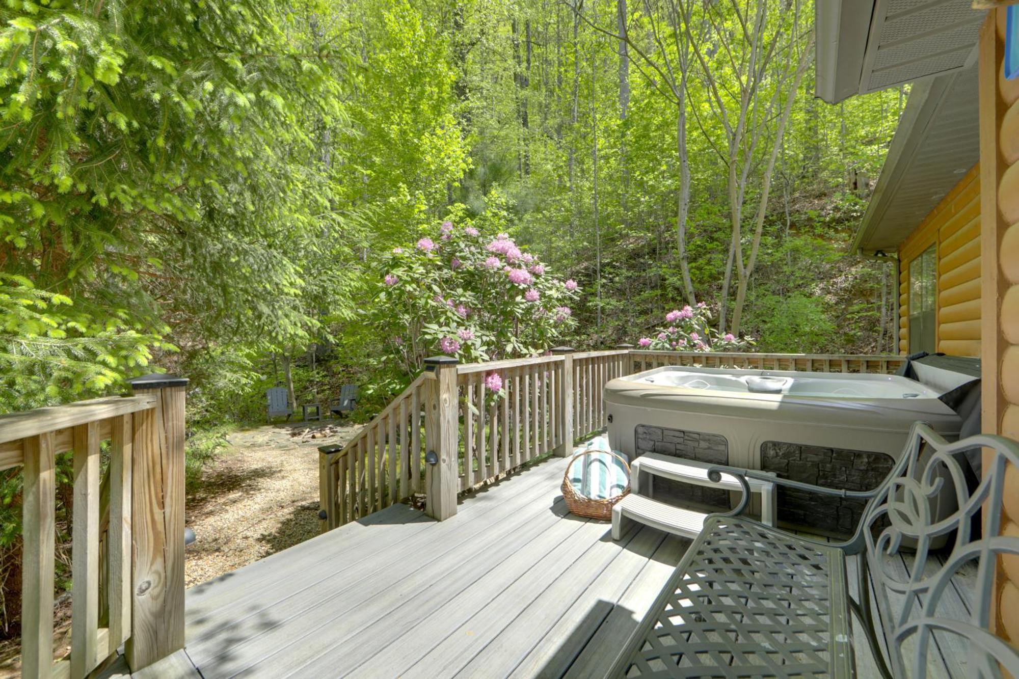 Bryson City Cabin With Hot Tub And Mountain Views! Bagian luar foto